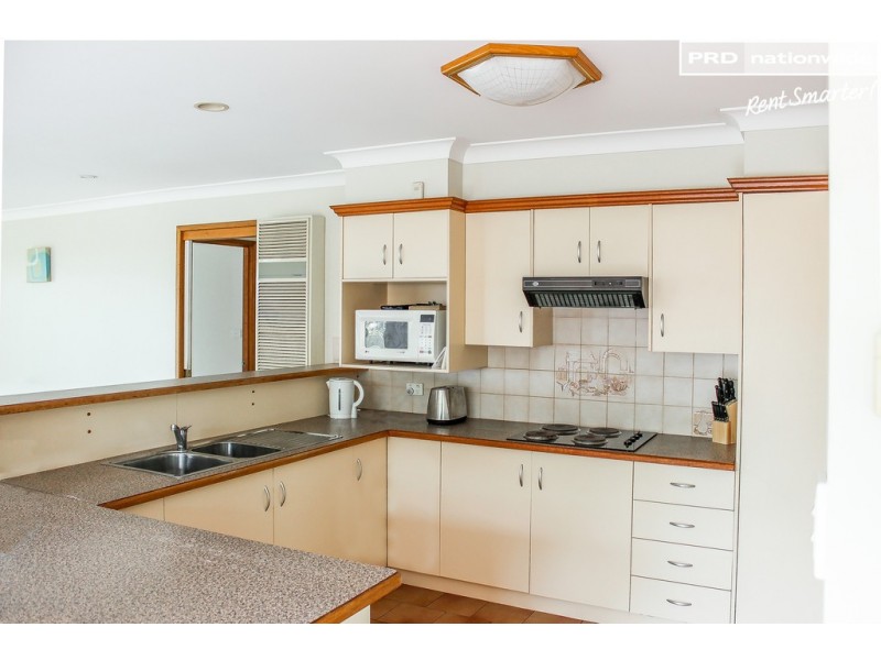 62 Simkin Crescent, Wagga Wagga NSW 2650