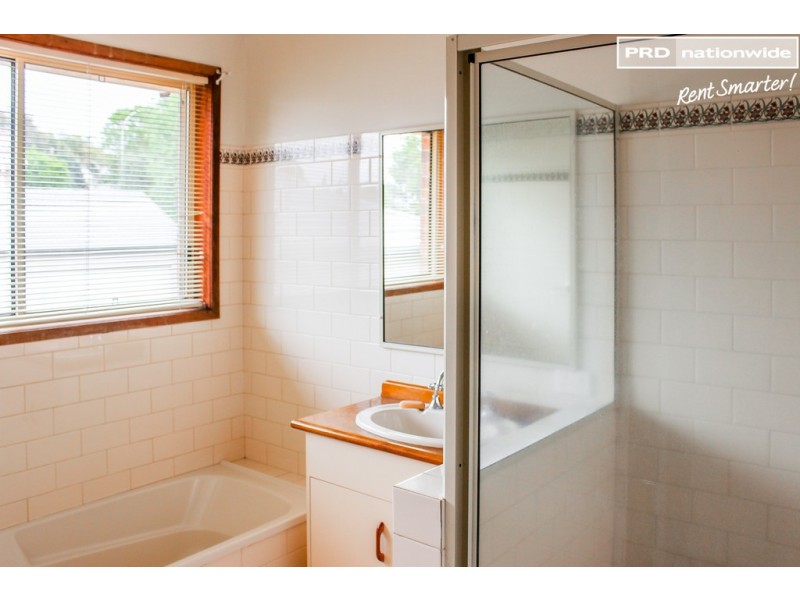 62 Simkin Crescent, Wagga Wagga NSW 2650