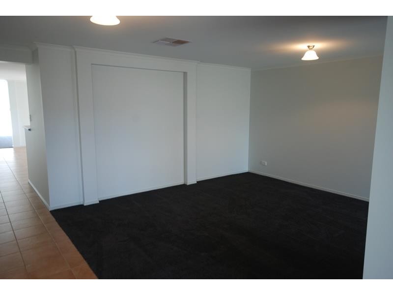 18 Walla Place, Glenfield Park NSW 2650