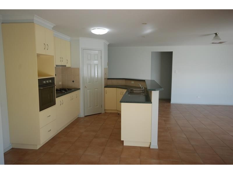 18 Walla Place, Glenfield Park NSW 2650