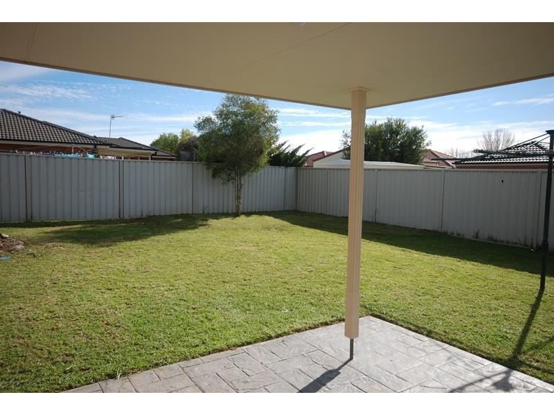 18 Walla Place, Glenfield Park NSW 2650