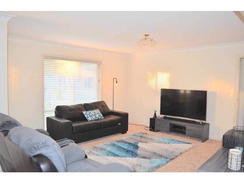 1/6 Galleon Place, Estella NSW 2650