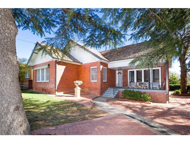 42 Mitchelmore Street, Turvey Park NSW 2650