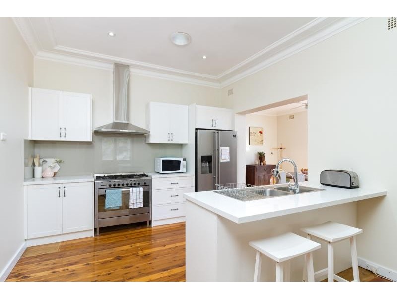 42 Mitchelmore Street, Turvey Park NSW 2650