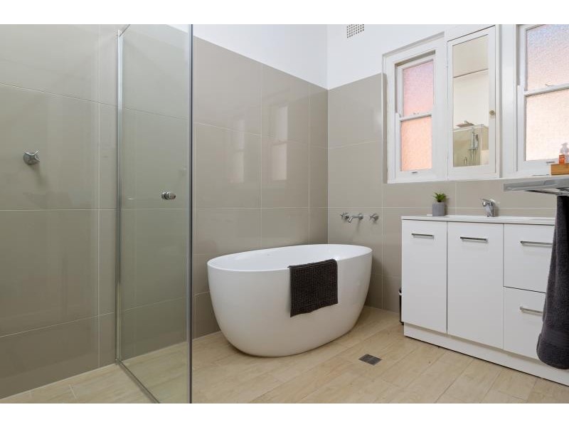 42 Mitchelmore Street, Turvey Park NSW 2650