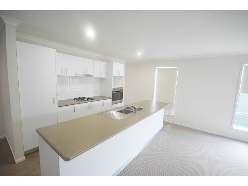 5 Melaleuca Drive, Forest Hill NSW 2651