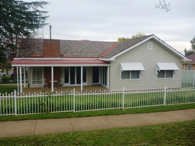 76 Mitchelmore Street, Turvey Park NSW 2650