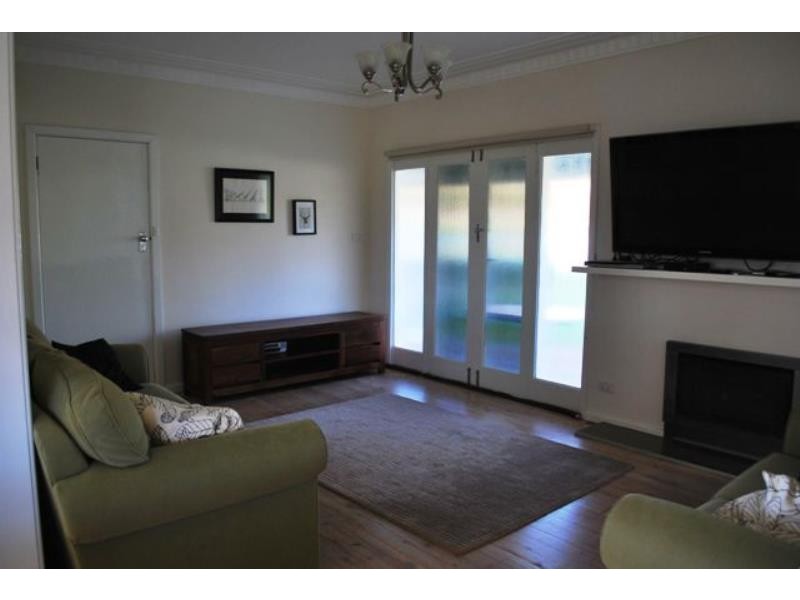 76 Mitchelmore Street, Turvey Park NSW 2650