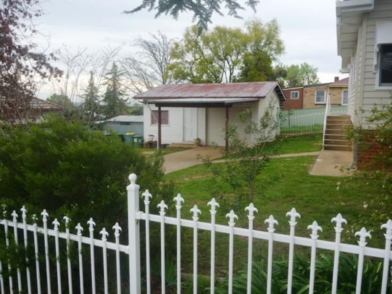76 Mitchelmore Street, Turvey Park NSW 2650