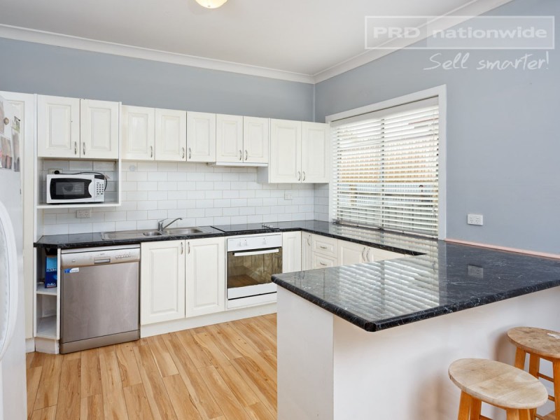 372 Lake Albert Road, Kooringal NSW 2650