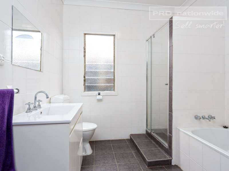 372 Lake Albert Road, Kooringal NSW 2650