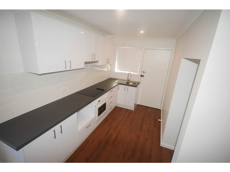 1/9 Lampe Avenue, Wagga Wagga NSW 2650