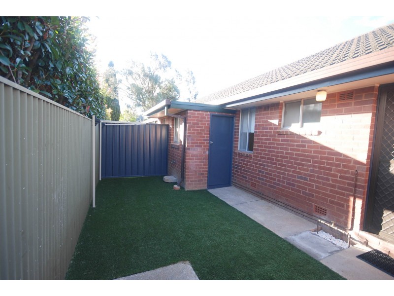 1/9 Lampe Avenue, Wagga Wagga NSW 2650