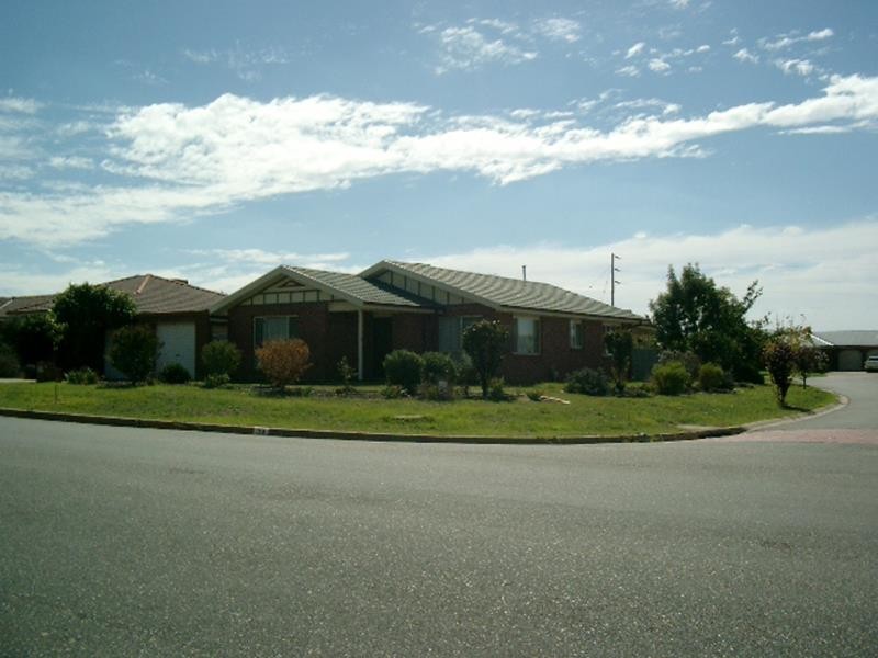 39 Yentoo Drive, Glenfield Park NSW 2650