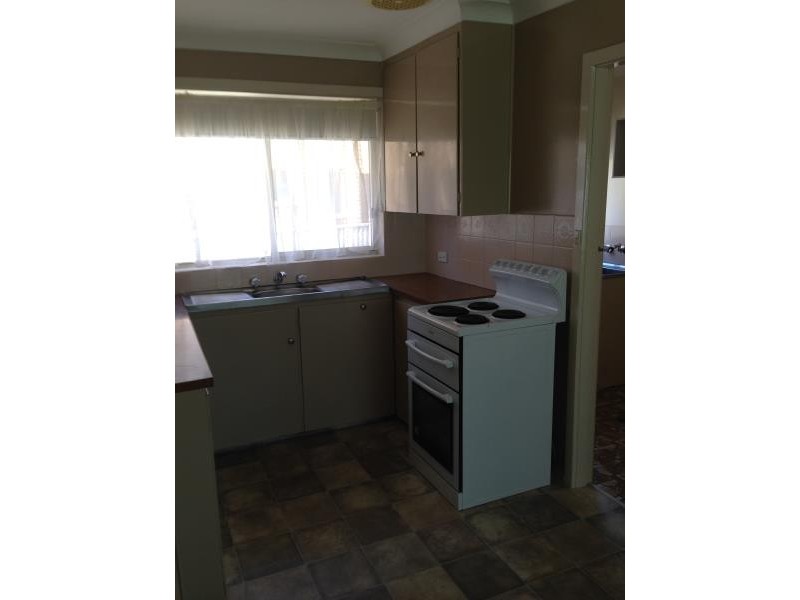 2/5 Henschke Avenue, Tolland NSW 2650