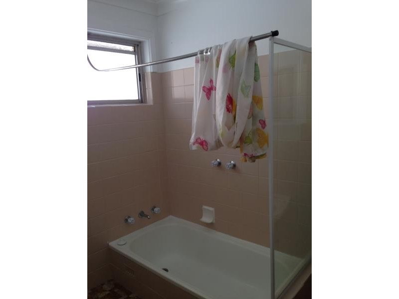 2/5 Henschke Avenue, Tolland NSW 2650