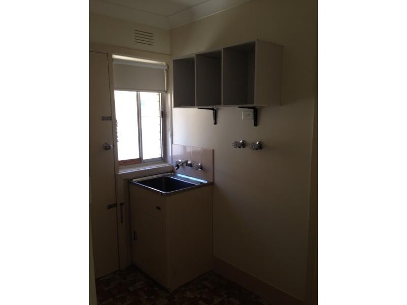 2/5 Henschke Avenue, Tolland NSW 2650