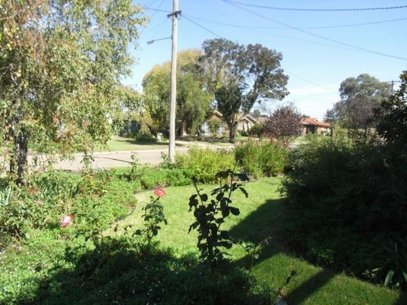 3 Bass Street, Lake Albert NSW 2650