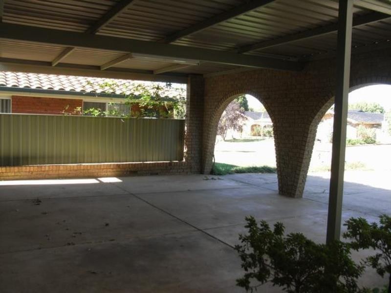 3 Bass Street, Lake Albert NSW 2650