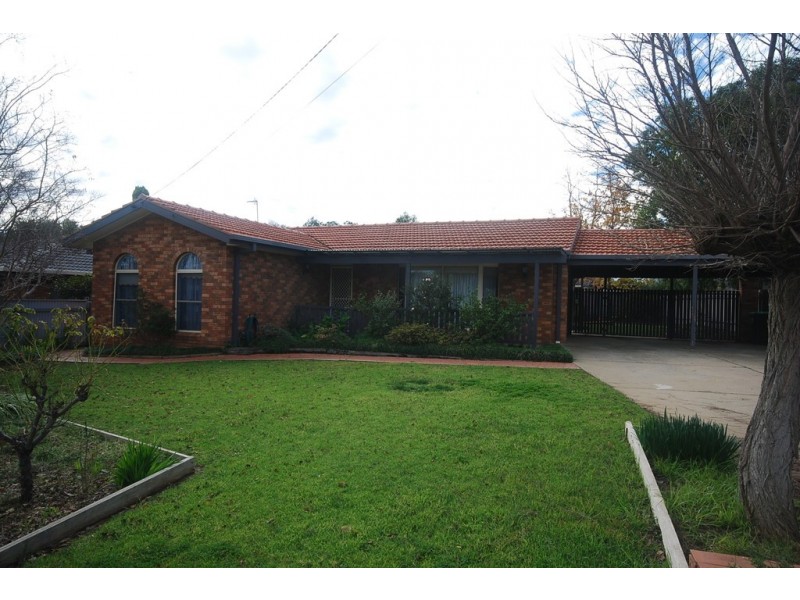 33 Gardenia Avenue, Lake Albert NSW 2650