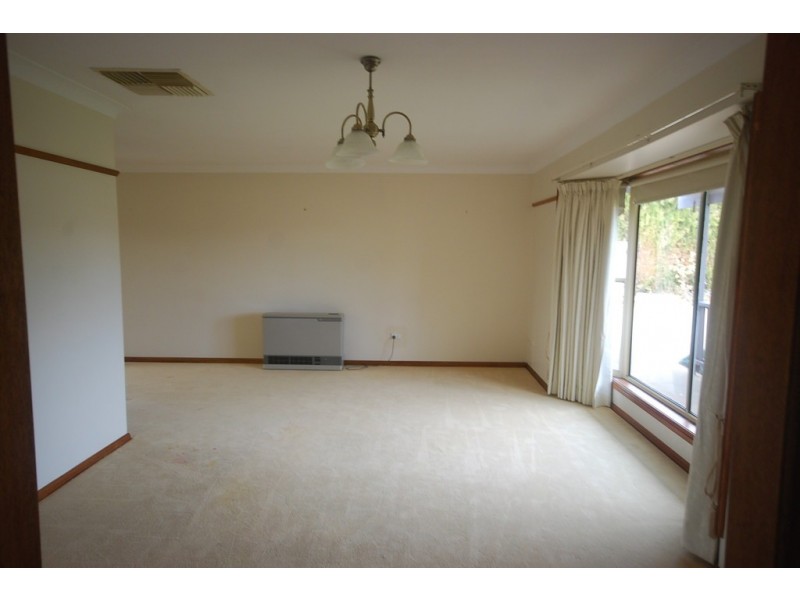 33 Gardenia Avenue, Lake Albert NSW 2650