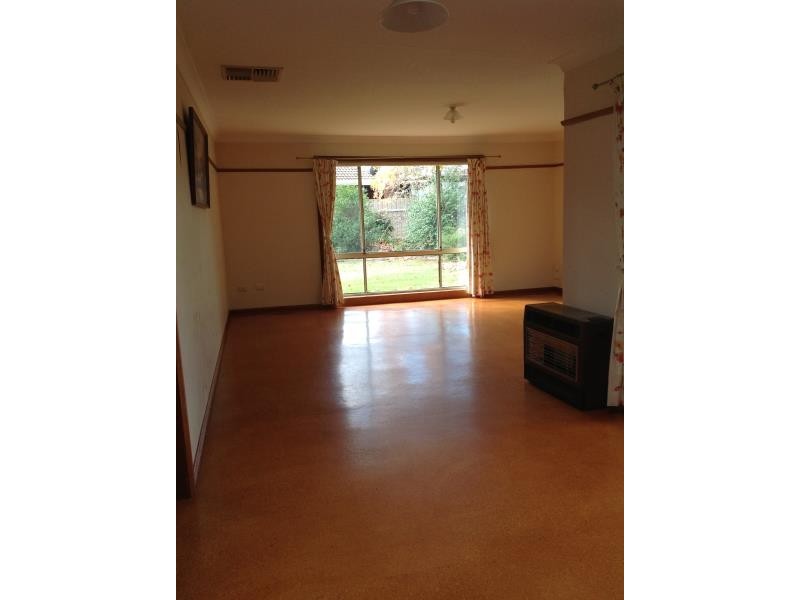 33 Gardenia Avenue, Lake Albert NSW 2650