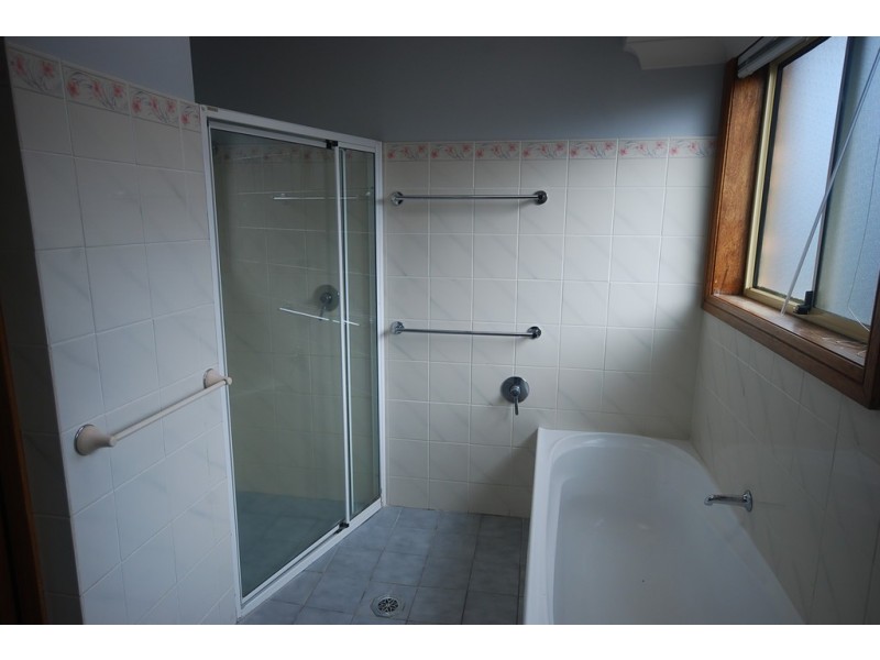 33 Gardenia Avenue, Lake Albert NSW 2650