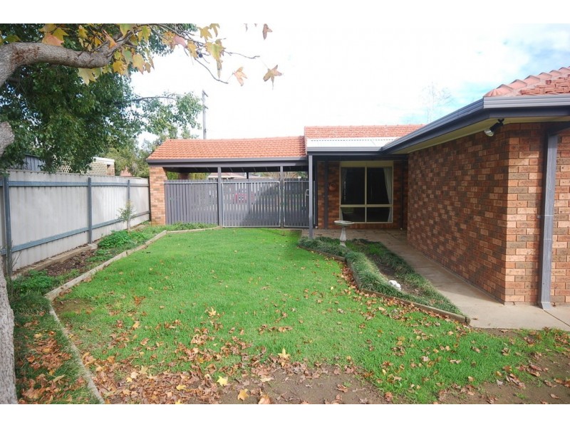 33 Gardenia Avenue, Lake Albert NSW 2650