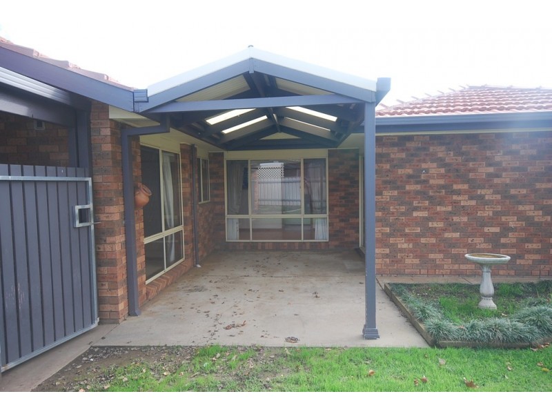 33 Gardenia Avenue, Lake Albert NSW 2650