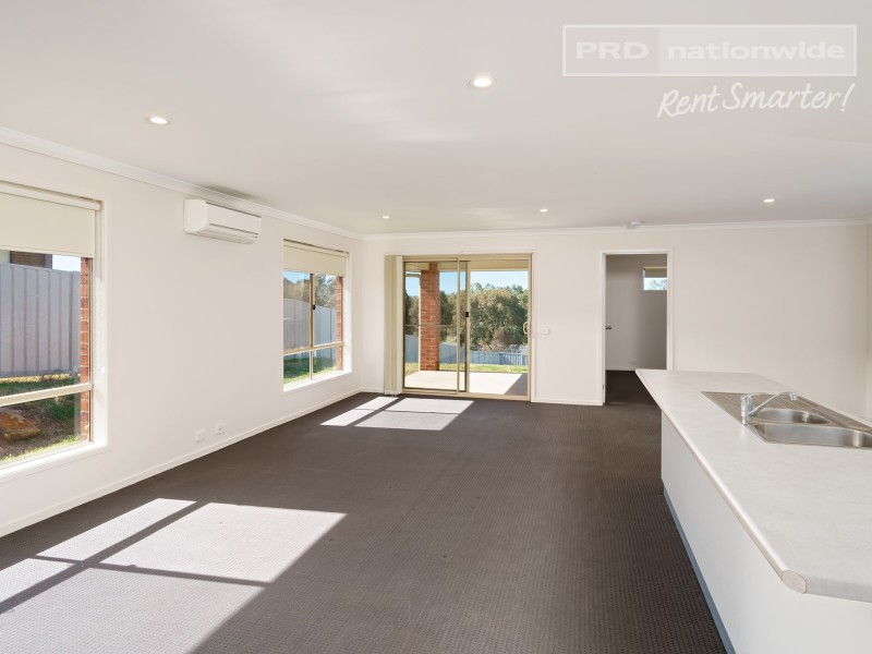 11 Sunvale Crescent, Estella NSW 2650