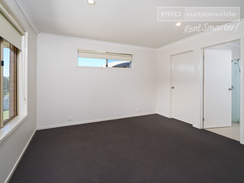 11 Sunvale Crescent, Estella NSW 2650