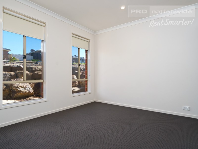 11 Sunvale Crescent, Estella NSW 2650