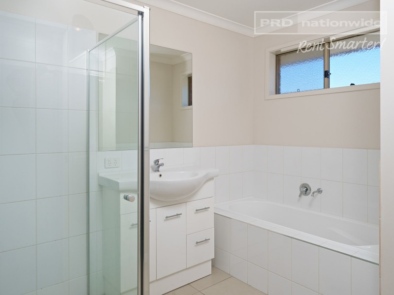 11 Sunvale Crescent, Estella NSW 2650