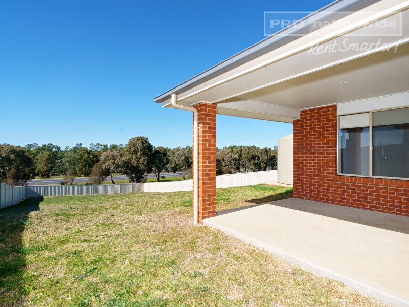 11 Sunvale Crescent, Estella NSW 2650