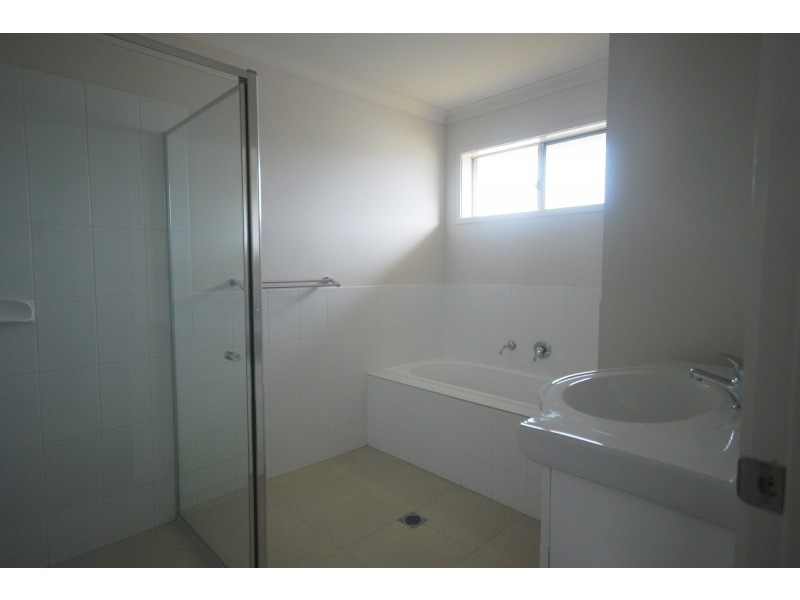 5 Sunvale Crescent, Estella NSW 2650