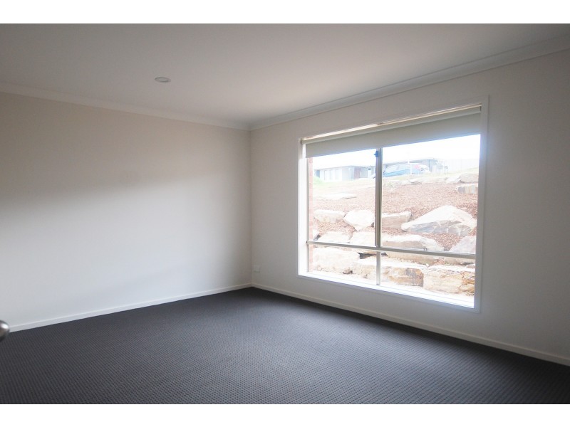 5 Sunvale Crescent, Estella NSW 2650