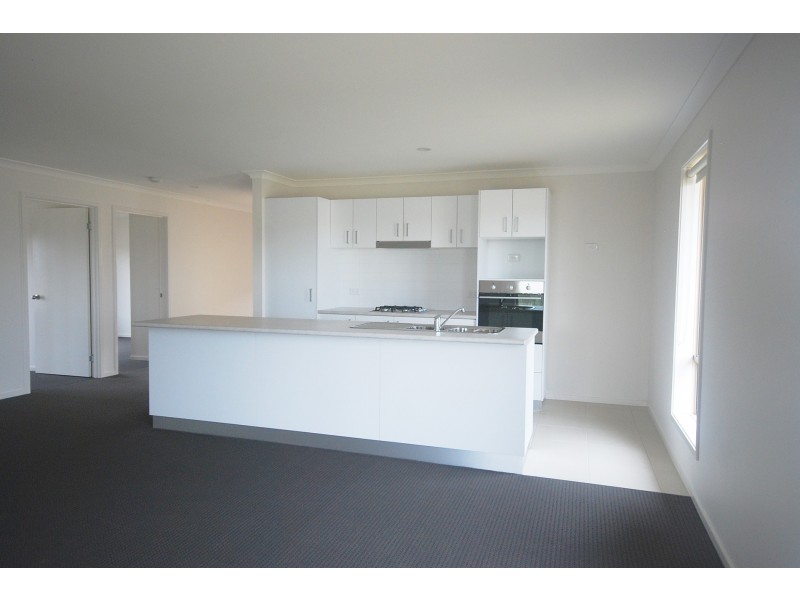 5 Sunvale Crescent, Estella NSW 2650
