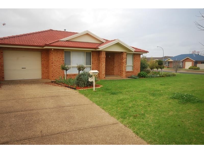 1/78 Paldi Cres, Glenfield Park NSW 2650