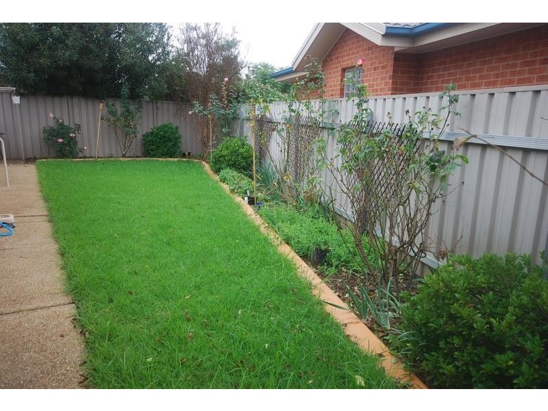 1/78 Paldi Cres, Glenfield Park NSW 2650