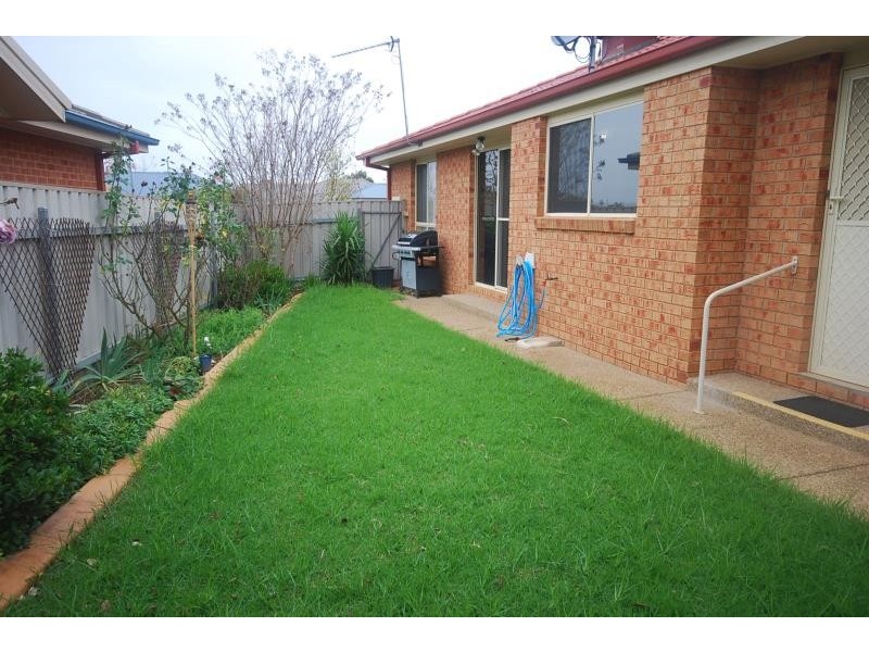 1/78 Paldi Cres, Glenfield Park NSW 2650