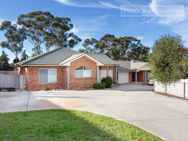 Units 1 and 2/8 Keane Place, Kooringal NSW 2650