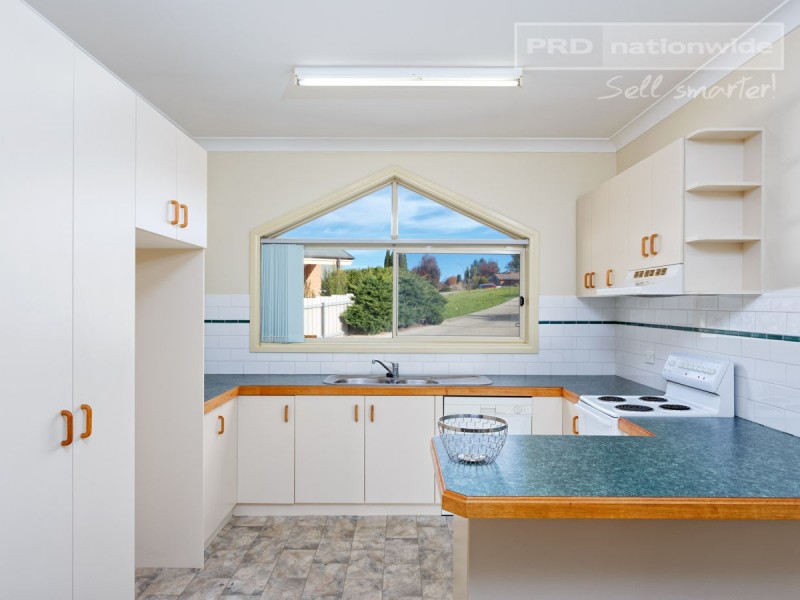Units 1 and 2/8 Keane Place, Kooringal NSW 2650