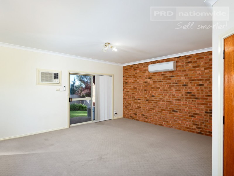 Units 1 and 2/8 Keane Place, Kooringal NSW 2650