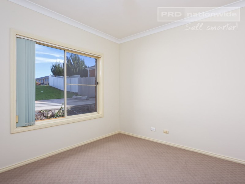 Units 1 and 2/8 Keane Place, Kooringal NSW 2650