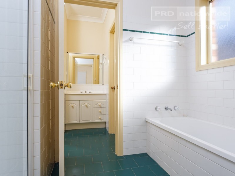 Units 1 and 2/8 Keane Place, Kooringal NSW 2650