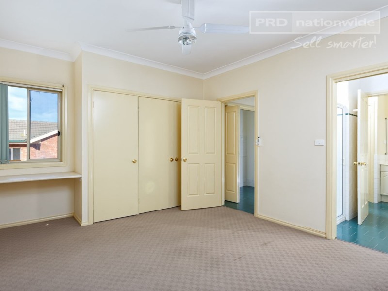 Units 1 and 2/8 Keane Place, Kooringal NSW 2650