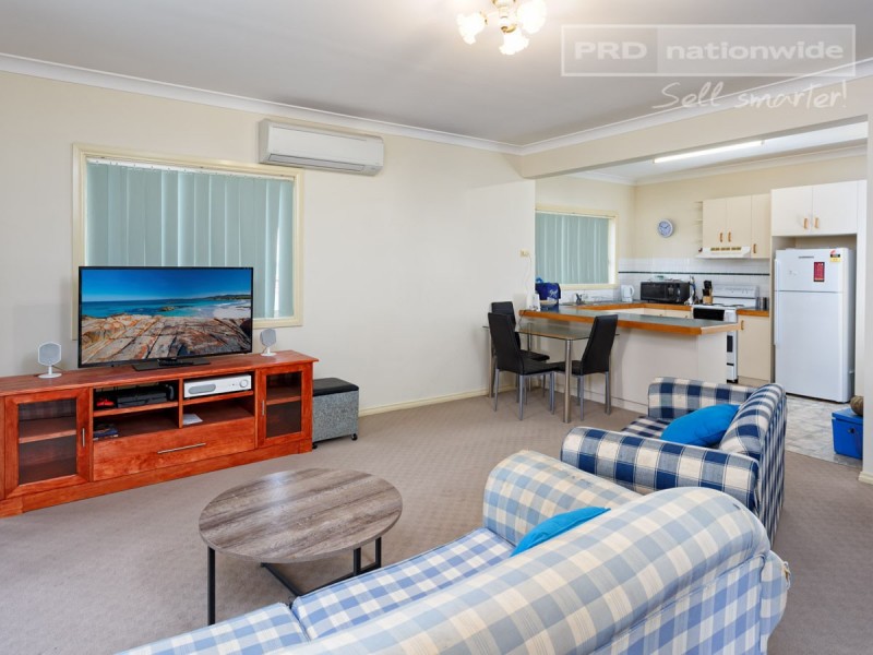 Units 1 and 2/8 Keane Place, Kooringal NSW 2650