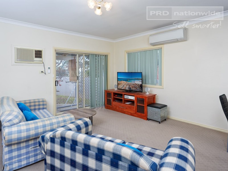 Units 1 and 2/8 Keane Place, Kooringal NSW 2650