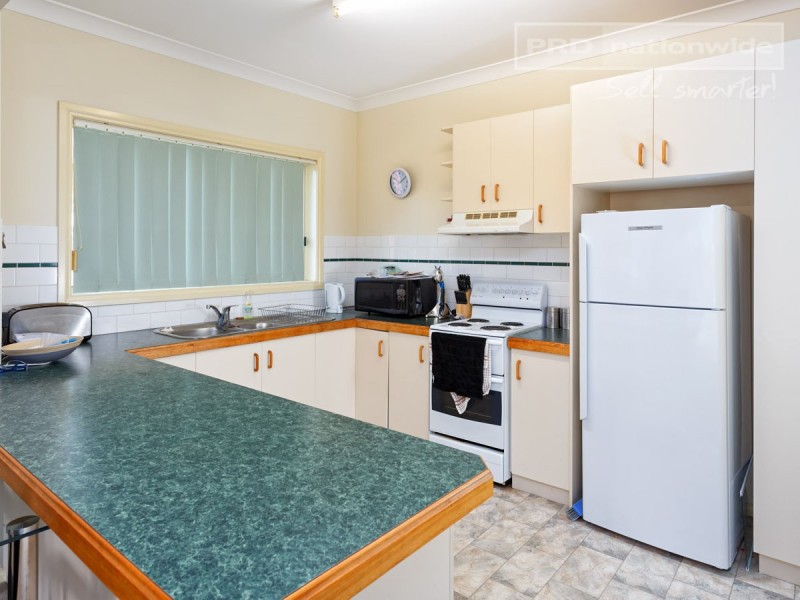 Units 1 and 2/8 Keane Place, Kooringal NSW 2650