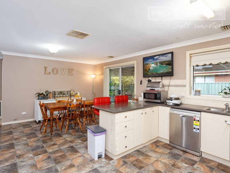 5 Jarrah Place, Glenfield Park NSW 2650